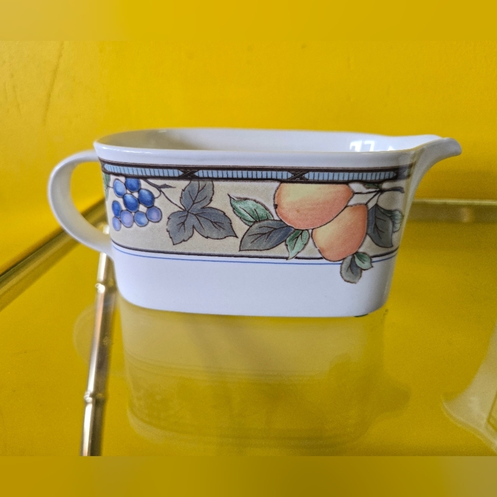 Mikasa Intaglio GardenHarvest Gravy Boat & Creamer Malaysia CAC29 - Picture 4 of 9